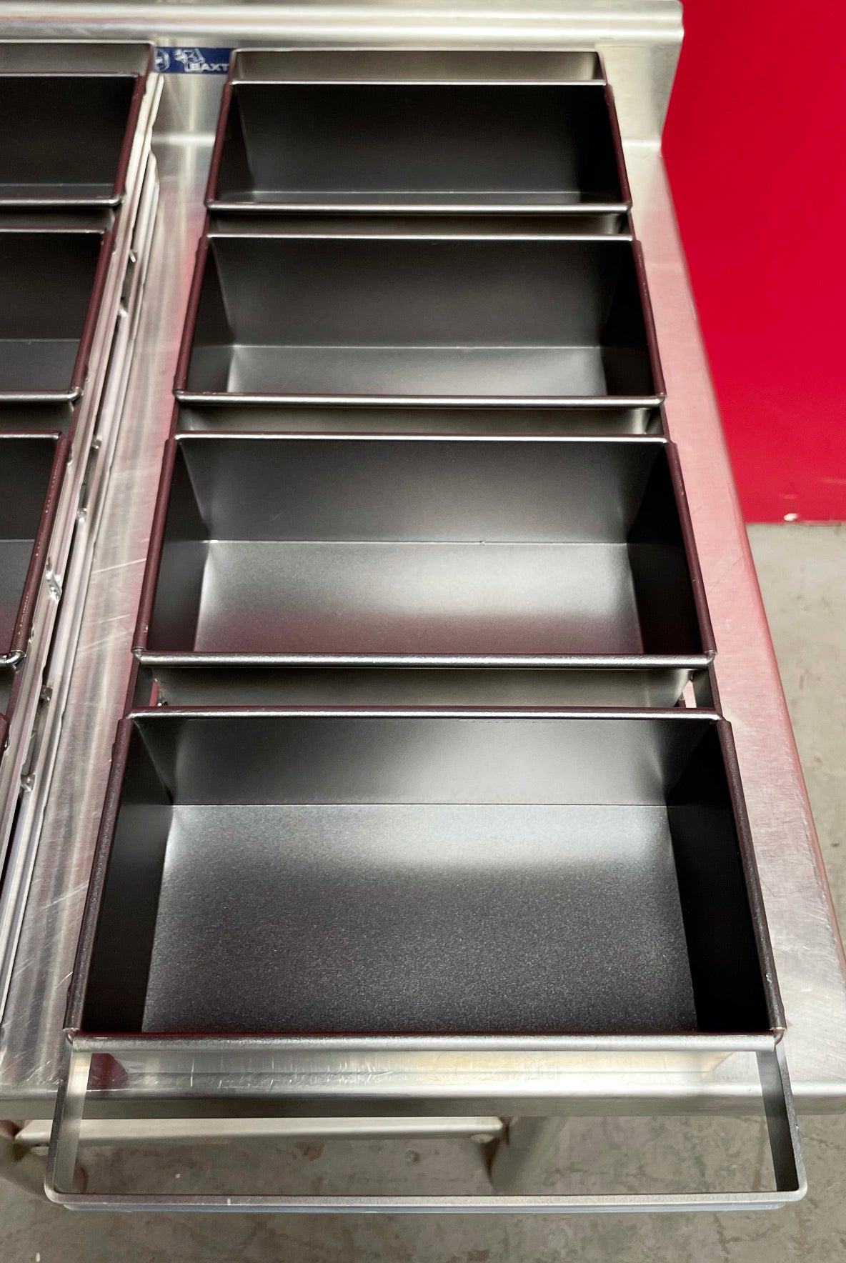 LOT OF 5 BRAND NEW 4-Strap Lightweight Bread Loaf Baking Pans