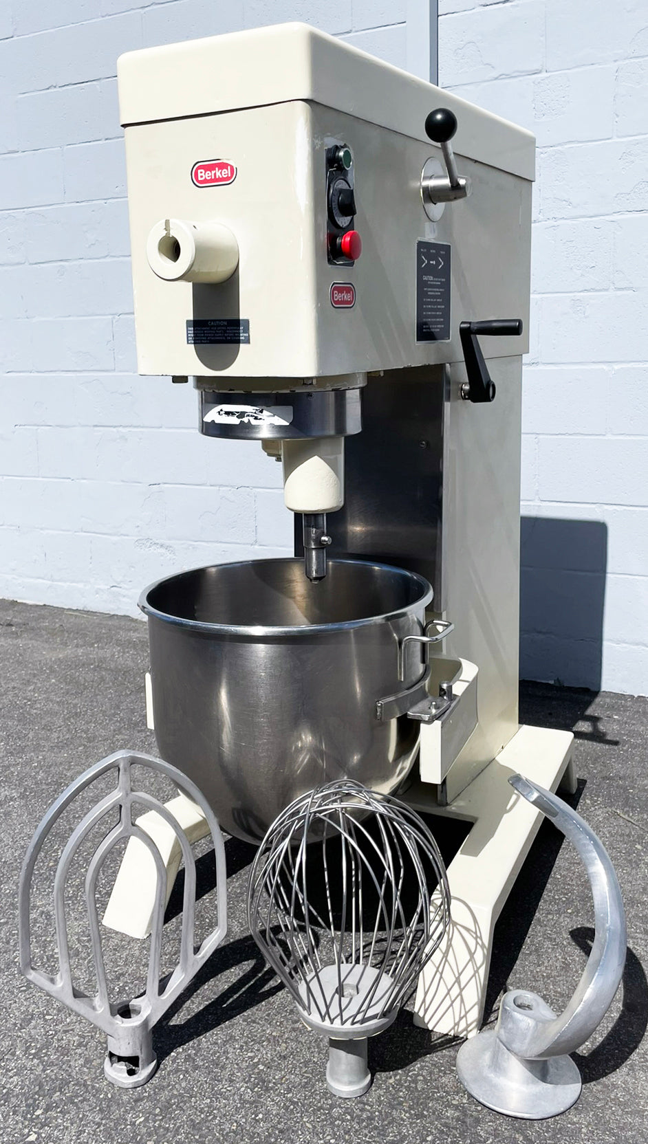 Blakeslee (DD-60) 60 Quart 4 Speed Heavy-Duty Industrial Bakery Dough Food Mixer
