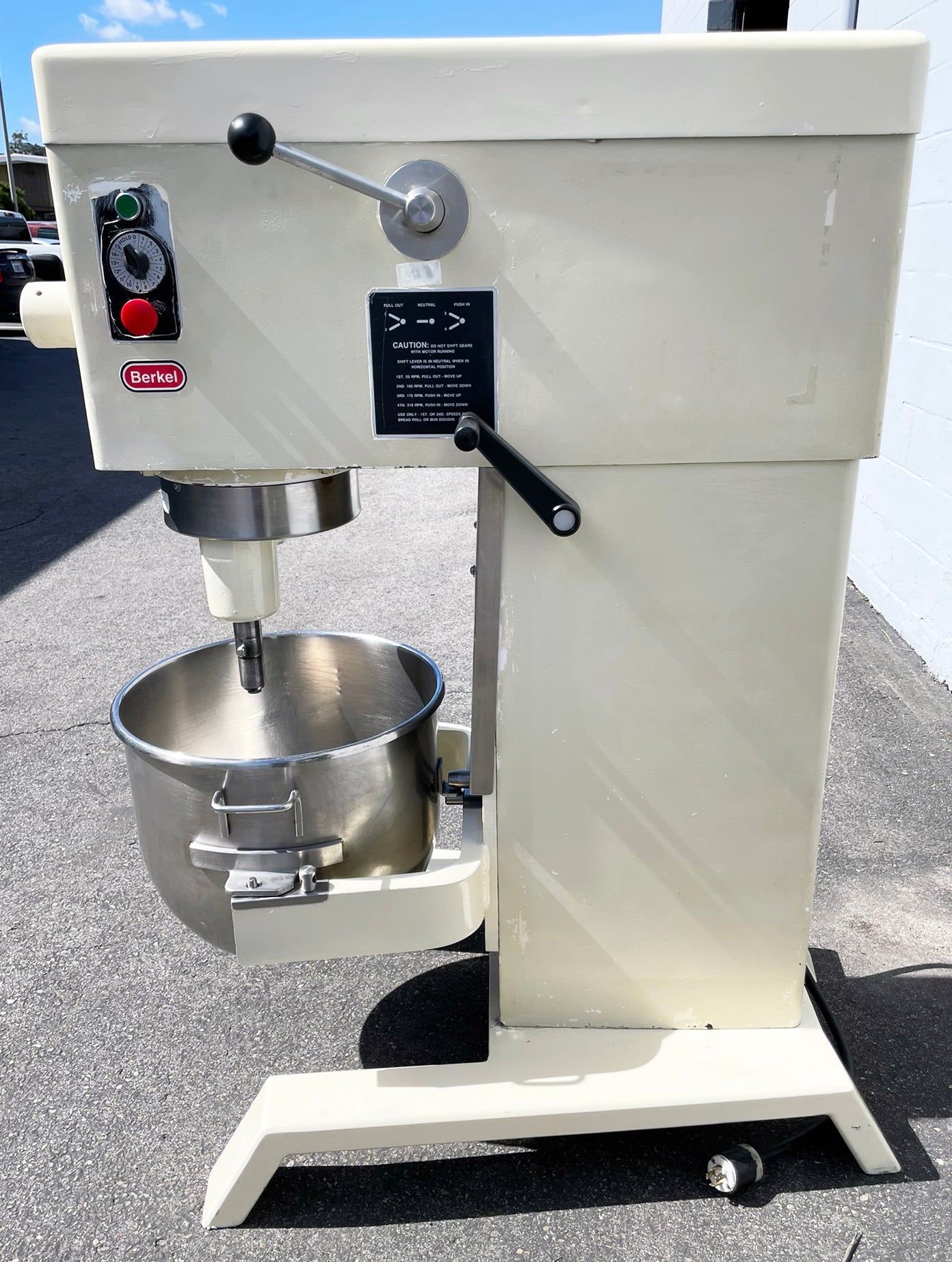 Blakeslee (DD-60) 60 Quart 4 Speed Heavy-Duty Industrial Bakery Dough Food Mixer