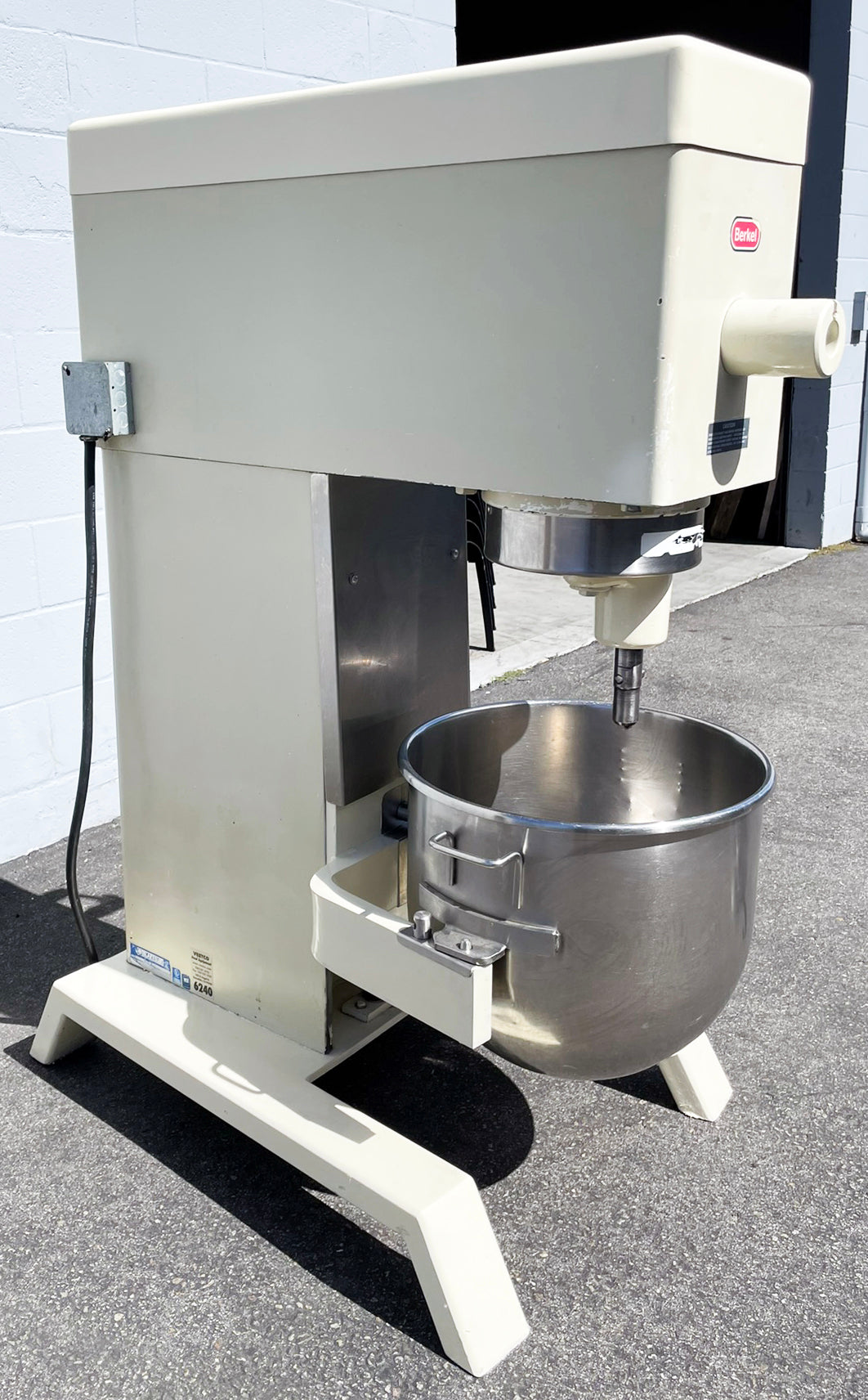 Blakeslee (DD-60) 60 Quart 4 Speed Heavy-Duty Industrial Bakery Dough Food Mixer