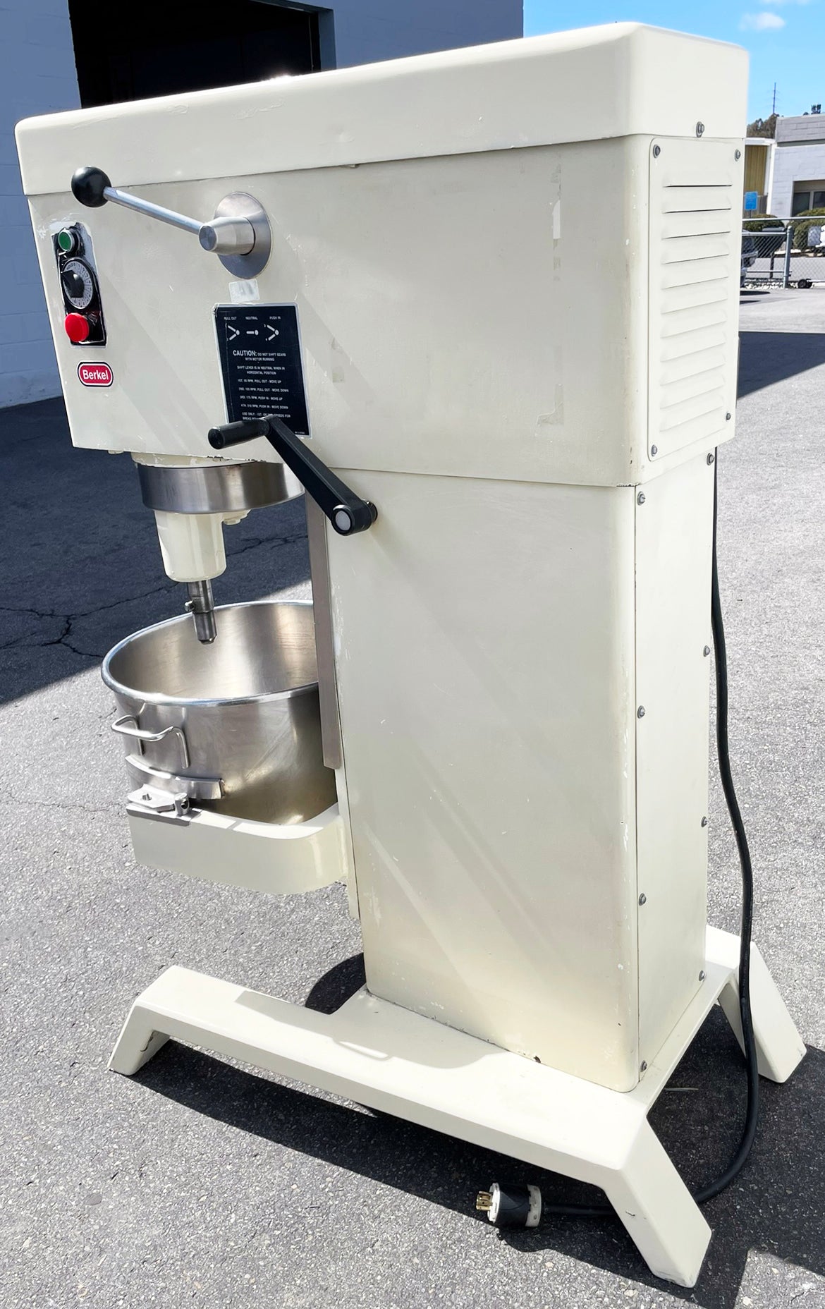 Blakeslee (DD-60) 60 Quart 4 Speed Heavy-Duty Industrial Bakery Dough Food Mixer