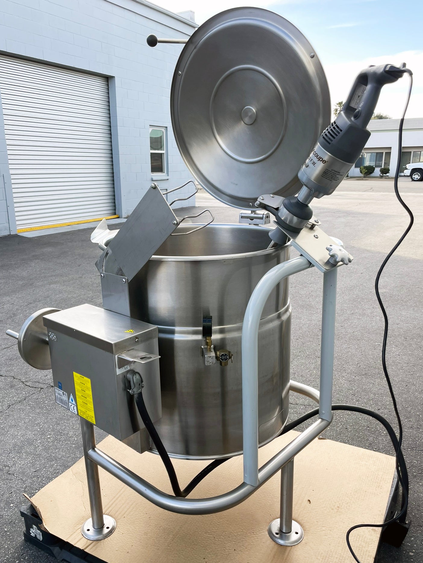 Cleveland KEL-40-T 40 Gallon 2/3 Steam Jacketed Electric Tilting Cooking Kettle WITH (2) Robot Coupe MP450 Immersion Blenders