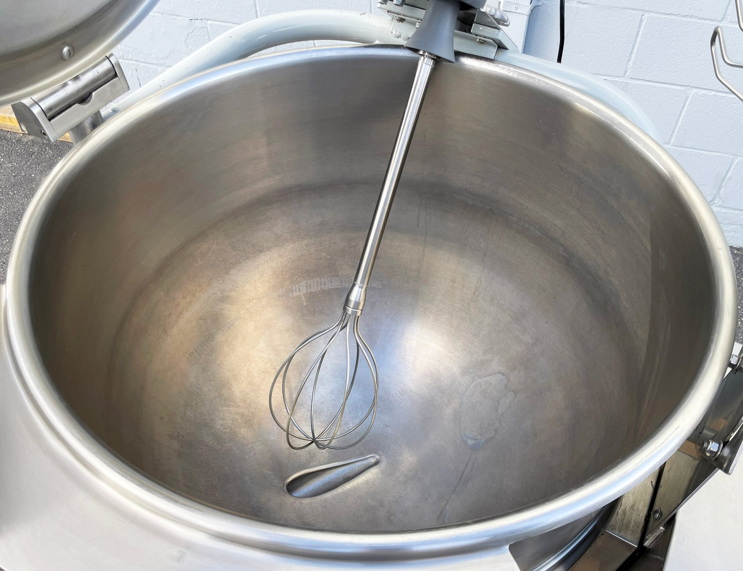 Cleveland KEL-40-T 40 Gallon 2/3 Steam Jacketed Electric Tilting Cooking Kettle WITH (2) Robot Coupe MP450 Immersion Blenders