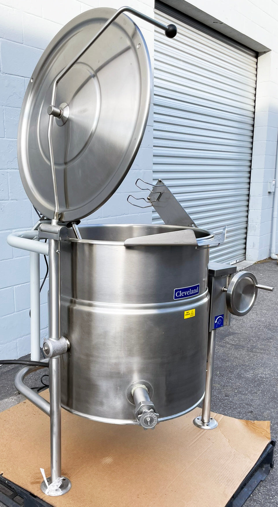 Cleveland KEL-40-T 40 Gallon 2/3 Steam Jacketed Electric Tilting Cooking Kettle WITH (2) Robot Coupe MP450 Immersion Blenders