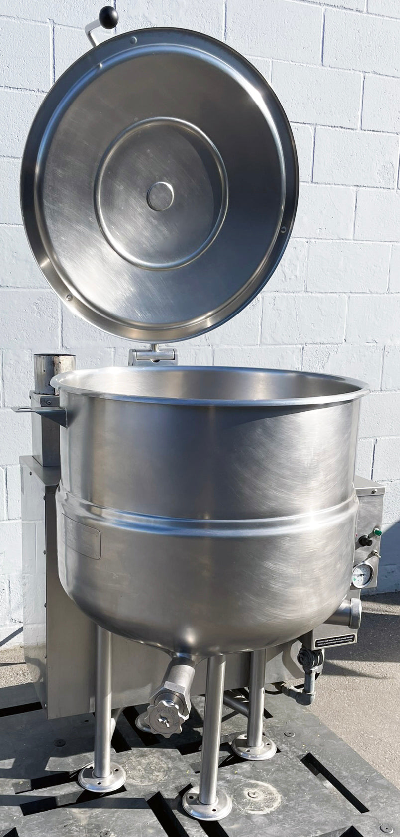 Cleveland (KGL-40) 40 Gallon 2/3 Steam Jacketed Commercial Gas Stationary Kettle