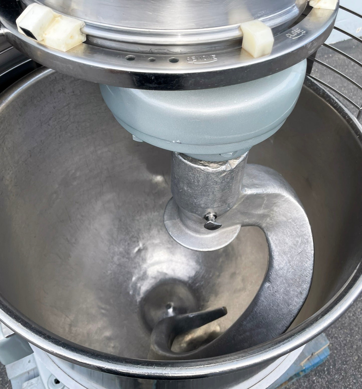 Hobart (HL1400N) 140 Quart 4 Speed Industrial Bakery Restaurant Dough Food Mixer
