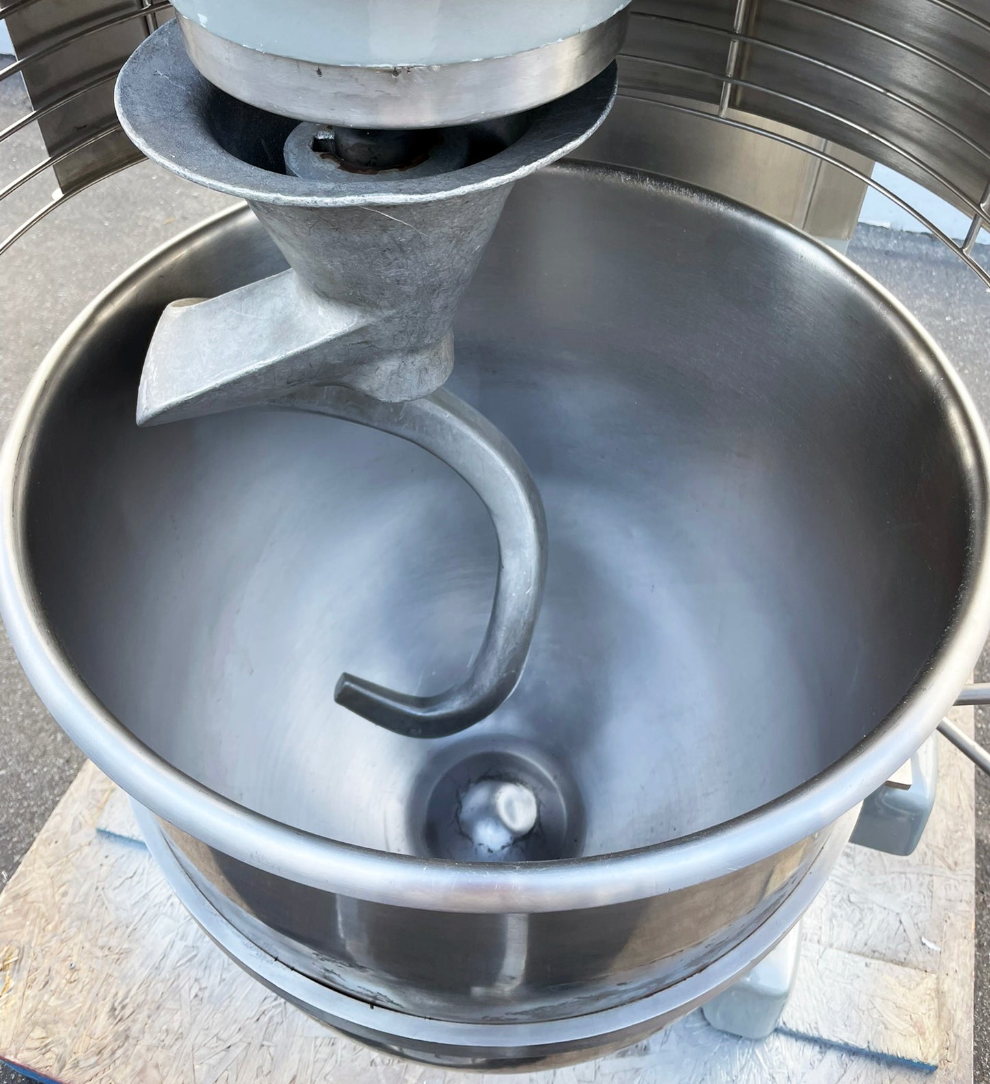 Hobart (V-1401) 140 Quart 4 Speed Industrial Bakery Dough Food Commercial Mixer