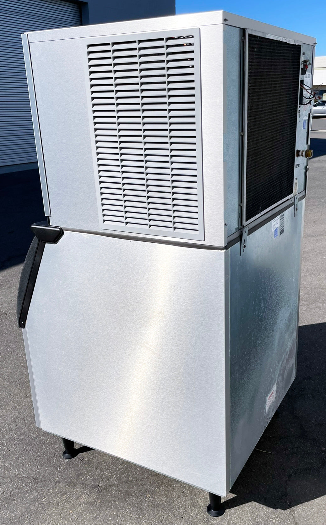Ice-O-Matic (CIM0430HA) 435lb. Air-Cooled Half-Dice Commercial Ice Maker Machine With B40PSB 344lb. Storage Bin