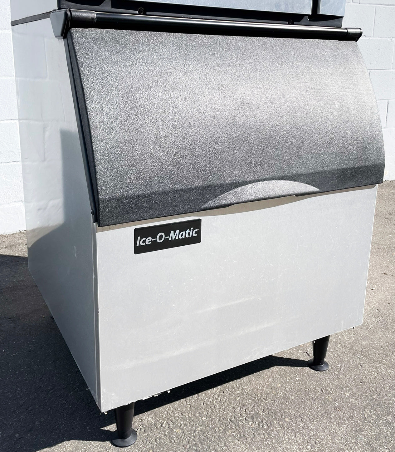 Ice-O-Matic (CIM0430HA) 435lb. Air-Cooled Half-Dice Commercial Ice Maker Machine With B40PSB 344lb. Storage Bin