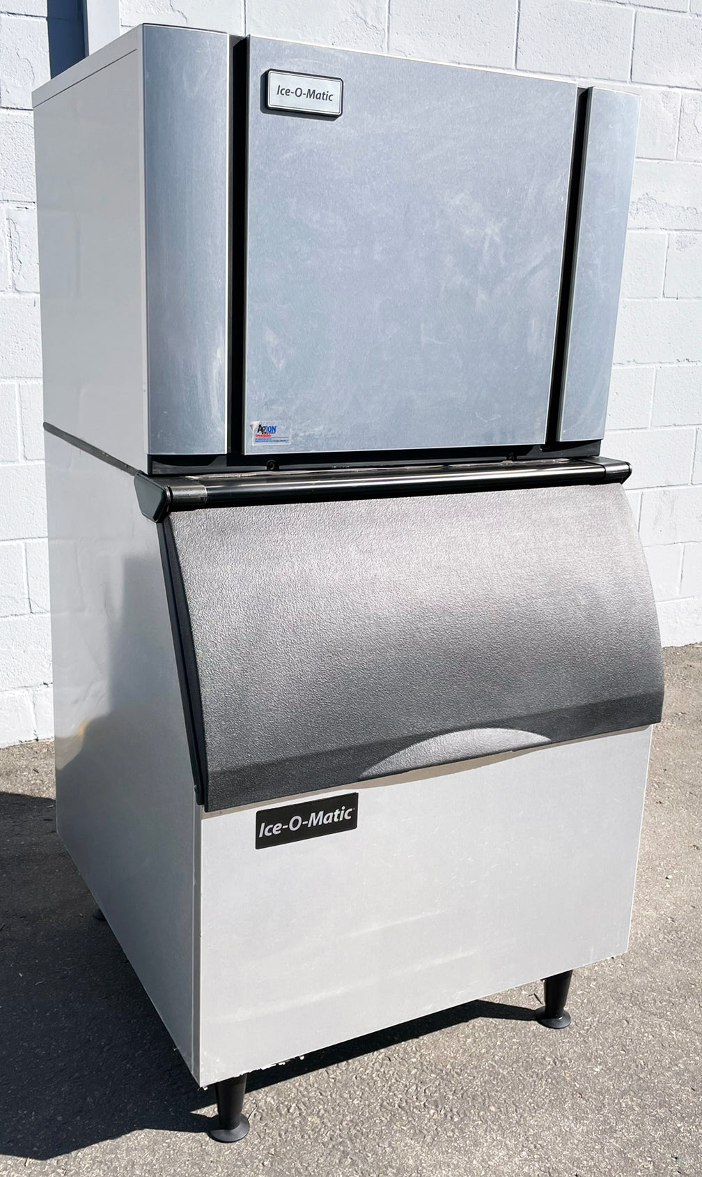 Ice-O-Matic (CIM0430HA) 435lb. Air-Cooled Half-Dice Commercial Ice Maker Machine With B40PSB 344lb. Storage Bin