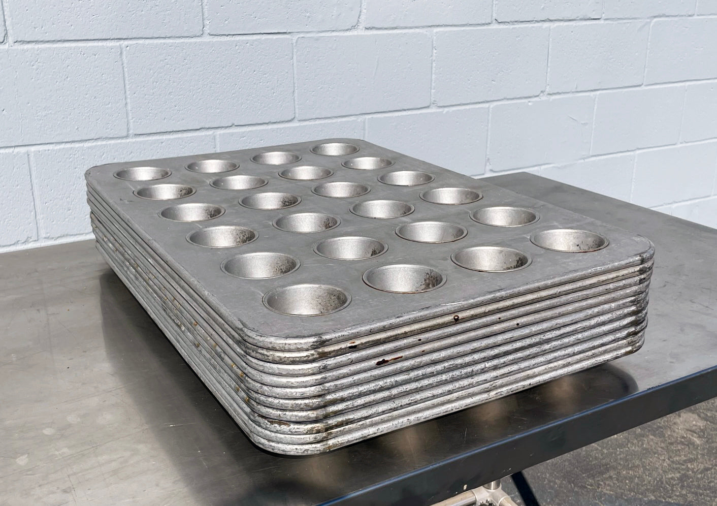 Lot Of 10 Chicago Metallic (45605) 24-Cup Glazed Bakery Muffin Cupcake Pans