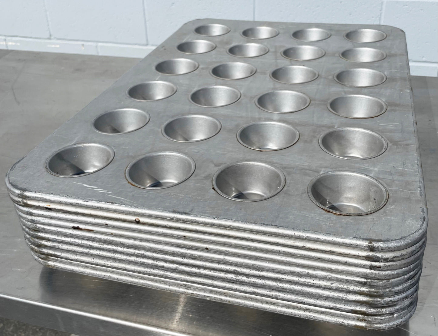 Lot Of 10 Chicago Metallic (45605) 24-Cup Glazed Bakery Muffin Cupcake Pans