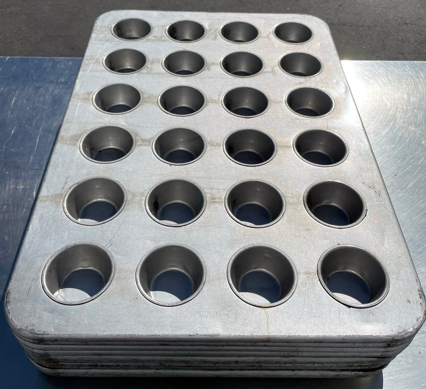 Lot Of 10 Chicago Metallic (45605) 24-Cup Glazed Bakery Muffin Cupcake Pans