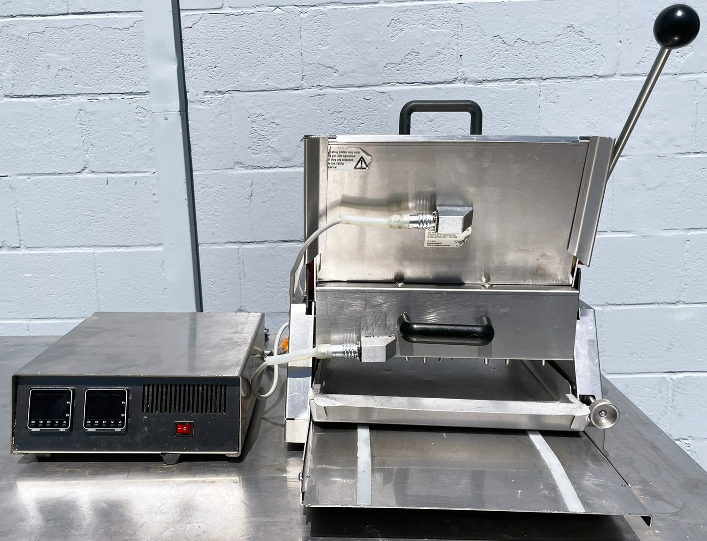 Pralinenfix (PFM2000) 8-Piston 3.2 Gallon Heated Bakery Confectionary Depositor
