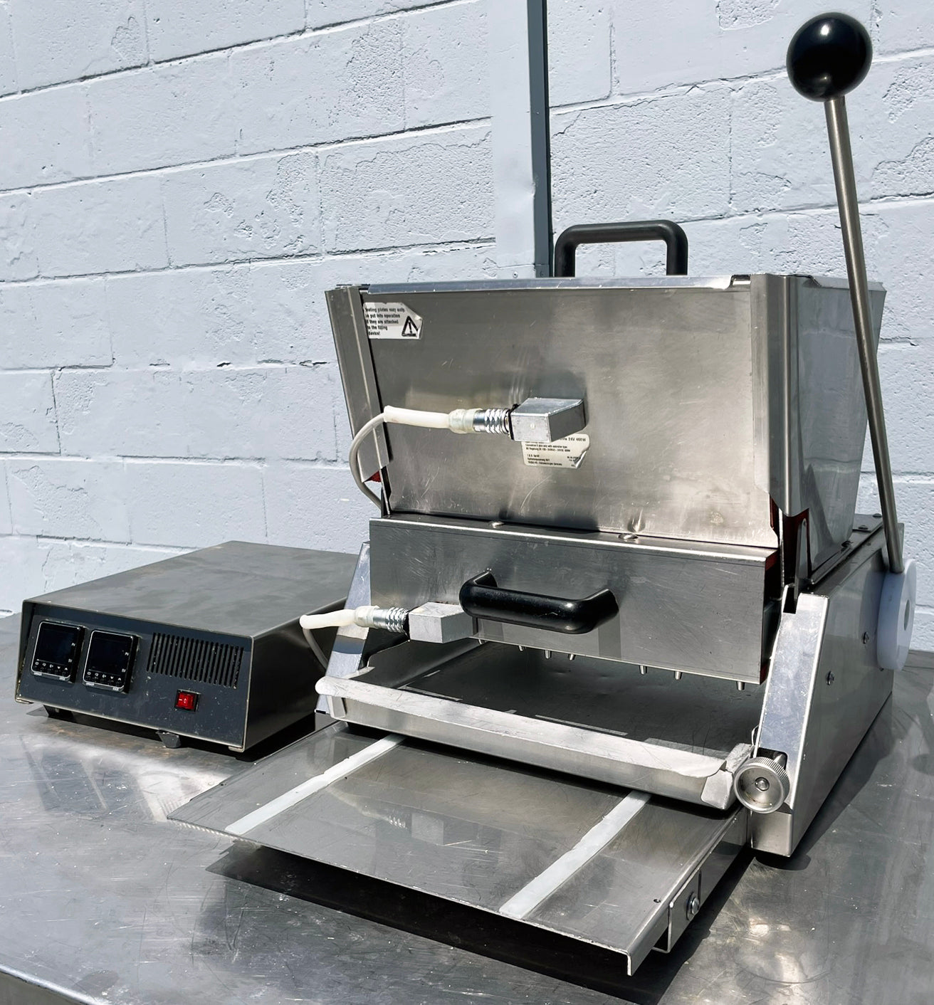 Pralinenfix (PFM2000) 8-Piston 3.2 Gallon Heated Bakery Confectionary Depositor