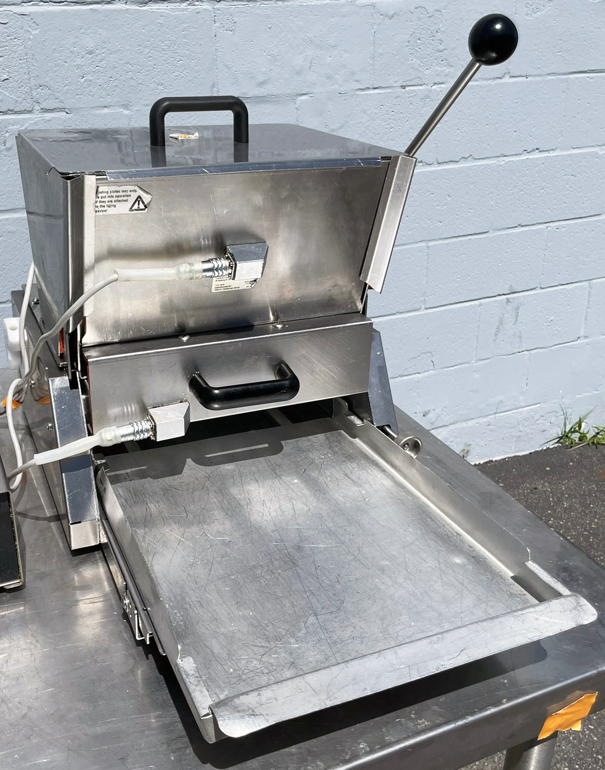 Pralinenfix (PFM2000) 8-Piston 3.2 Gallon Heated Bakery Confectionary Depositor