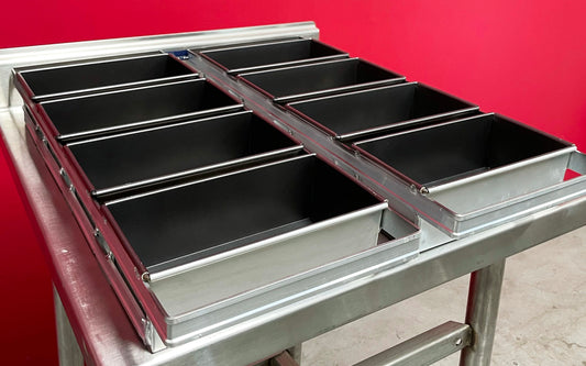 LOT OF 5 BRAND NEW 4-Strap Lightweight Bread Loaf Baking Pans