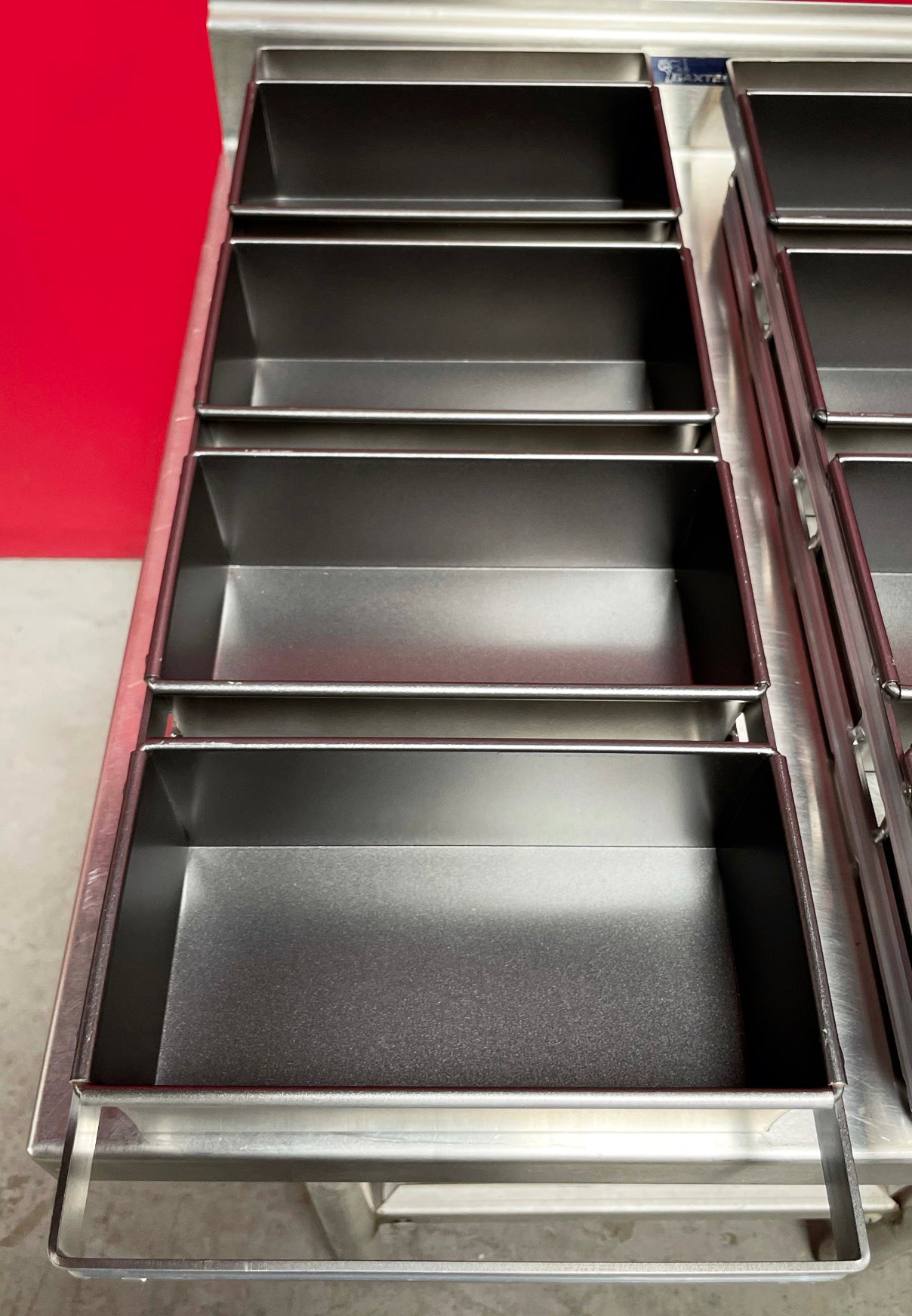 LOT OF 5 BRAND NEW 4-Strap Lightweight Bread Loaf Baking Pans