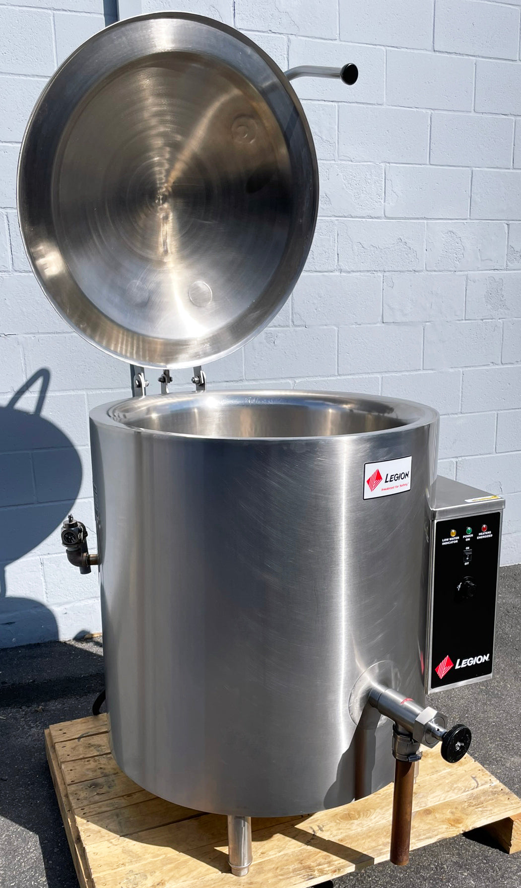 Legion (LEC-40) 40 GAL Industrial 150℉-260℉ Stationary Insulated Electric Kettle