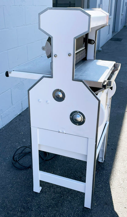 Oliver (777) 1/2″ Slicing Commercial Variety Bakery Kitchen Bread Loaf Slicer