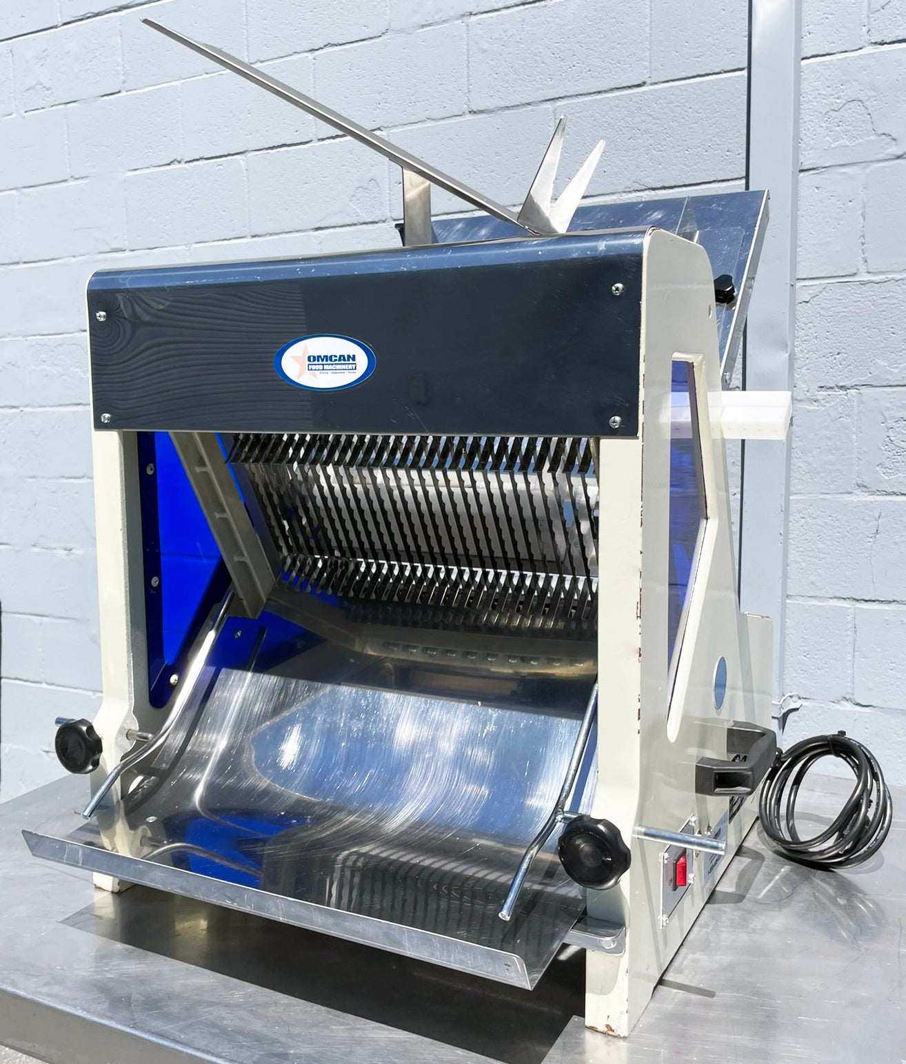 Omcan (HL-52006) 1/2″ Slicing Countertop Commercial Bakery Bread Loaf Slicer