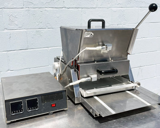 Pralinenfix (PFM2000) 8-Piston 3.2 Gallon Heated Bakery Confectionary Depositor
