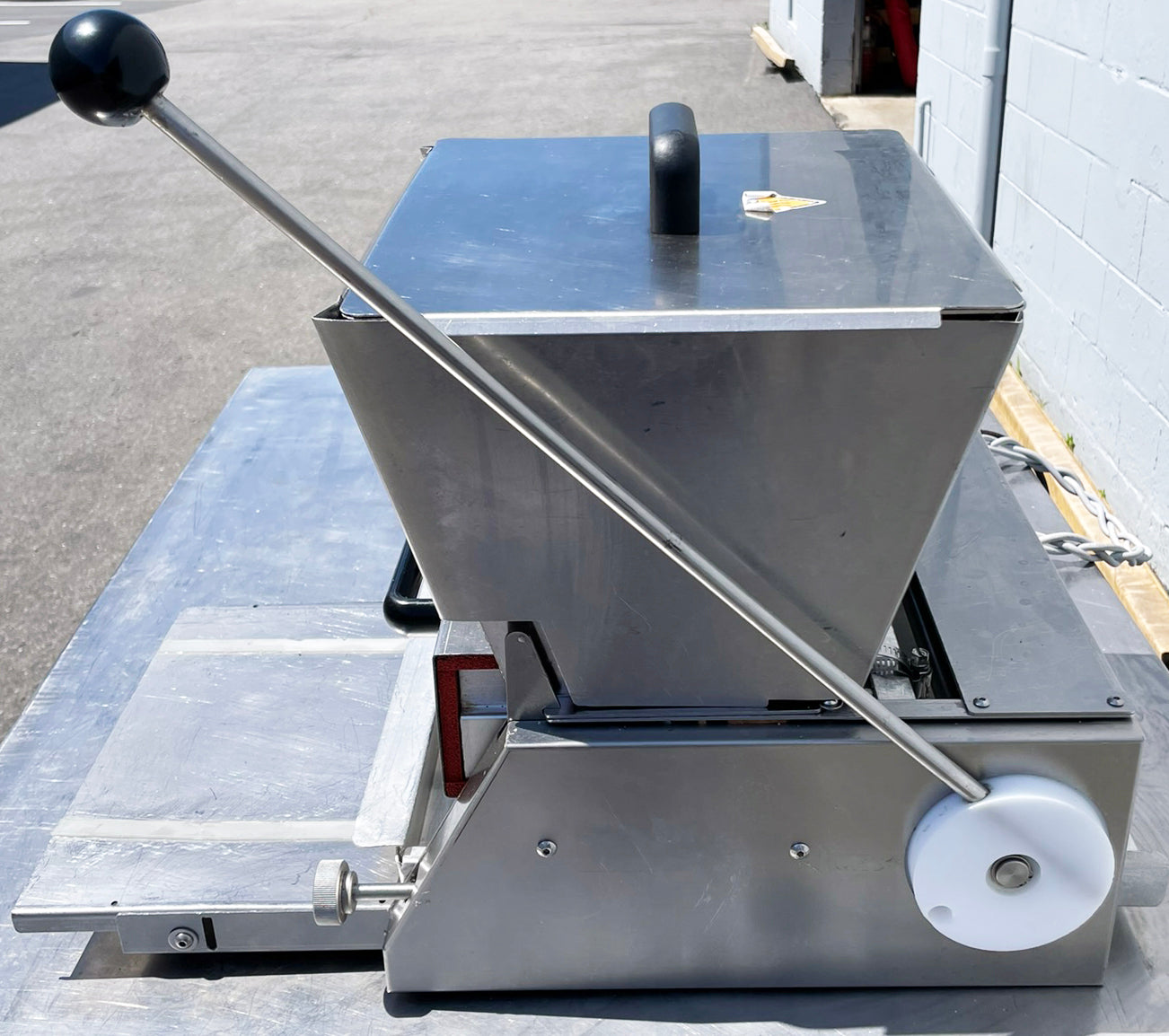 Pralinenfix (PFM2000) 8-Piston 3.2 Gallon Heated Bakery Confectionary Depositor